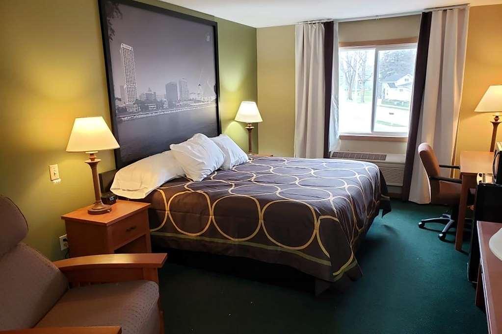 Super 8 By Wyndham Berlin Wi Hotel Room photo